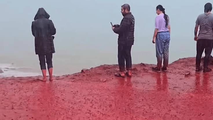 Watch The Sea Turn Blood Red Near Iranian Island | IFLScience