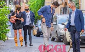 Maria elena boschi e giulio berruti, passione travolgente per le vie di roma: Maria Elena Boschi E Berrutti A Spasso A Roma Quanta Passione Meb