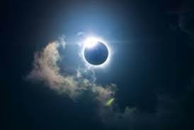 Éclipse solaire partielle ⇒ la lune passe un peut trop bas ou trop haut par rapport au soleil. 7 Choses A Savoir Sur L Eclipse Solaire D Aujourd Hui Loop Haiti