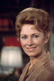 11 maggio, festa della mamma. In questo giorno così speciale abbiamo  pensato di fare gli auguri a quella che è stata la nostra "mamma  televisiva". Marion Ross. Ha rappresentato per tutti noi