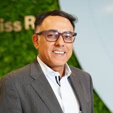 I would love to be your speaker in 2025 events and meetings for Your  Insurance, Financial, and Technology Audience.