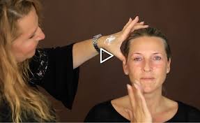 Diese frisuren, die dich jünger aussehen lassen, sind nicht nur trendy und schick, sie könnten dir auch einen jugendlicheren und lebendigeren look. Beauty Geheimnisse Die 10 Jahre Junger Machen Serena Goldenbaum Beauty Cosmetics