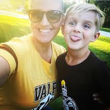 Danielle Guerra Mains (@phojomama)