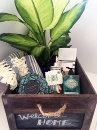 Housewarming Gift Guide Town Lifestyle Design Best Housewarming Gifts House Warming Gift Diy House Warming Gifts