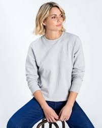 Black, white and grey hoodies are versatile to layer over everything from pretty dresses to urban cargo pants. Das Boyfriend Sweatshirt Unisex Pullover Aus Baumwolle Fur Frauen