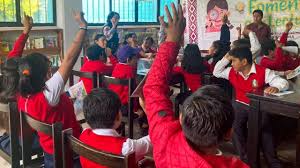 ¿El lunes 1 de diciembre de 2025 hay clases en escuelas de OAXACA?