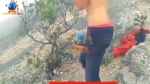 Pada video di waduk gunung rowo terlihat seorang cowo menggunakan kaos dan seorang cewe yang menggunakan jilbab. Viral Video Perilaku Aneh Pendaki Gunung Lawu Sebelum Akhirnya Tewas Suara Jogja