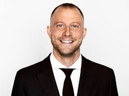 What are some recommendations for real estate lawyers and home inspection  services in Moncton, NB?