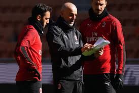 Milan'da forma giyen hakan çalhanoğlu, dünyaca ünlü yıldız futbolcu zlatan ibrahimovic'in türkiye'de tuttuğu takımı açıkladı. Stefano Pioli Hakan Calhanoglu And Zlatan Ibrahimovic During Training At San Siro On March 7 2020 Acmilan Com Rossoneri Blog Ac Milan News