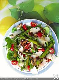 Gemischter Gruner Salat Mit Angebratenem Grunen Spargel Tips For Cooking For Unforgettable Flavors I In 2020 Salad Mixed Greens Raw Food Recipes Vegetable Recipes