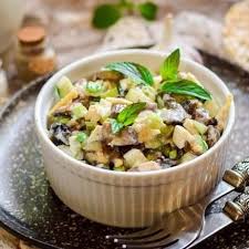 салат с курицей и корейской морковью и свежим огурцом Salat S Shampinonami Svezhim Ogurcom I Syrom V 2020 G Nacionalnaya Eda Novye Recepty Eda