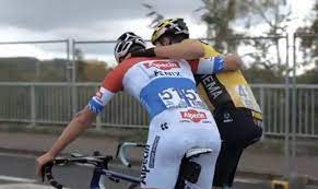 Mathieu van der poel won in dwars door vlaanderen, schreef de brabantse pijl op zijn naam en als kers op de taart volgde hij erik dekker op als laatste winnaar in de amstel gold race. Ik Denk Dat Jij Wint Hoe Rivalen Van Aert En Van Der Poel Elkaar Na De Finish Van De Ronde Even Omhelsden Ronde Van Vlaanderen Hln Be