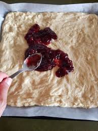 butter streuselkuchen mit marmelade bella cooks and travels streuselkuchen ohne hefe streusel kuchen streuselkuchen