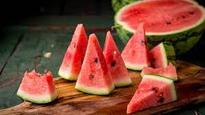 Sie können bereits beim frühstück mit dem abnehmen mit wassermelone beginnen. Wassermelone So Wirkt Die Erfrischende Sommerfrucht Auf Den Korper Fit For Fun