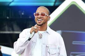 Ella no es tuya, te vendió sueño. Karol G And Myke Towers Join Ozuna For Caramelo Remix Glitter Magazine