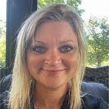 Amanda Shepardson's Instagram, Twitter & Facebook