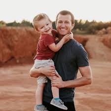 My son casey will be heartbroken to find out kasey kahne, his favorite driver, will retire from nascar at the end of this season. Ex Nascar Driver Kaseykahne Shares Special Moment Together With Son Now Married To Ex Girlfriend Ex Girlfriends Racing Driver Nascar Drivers