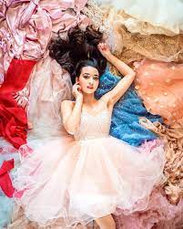 25 Creative Home Photoshoot Ideas To Try Now Easy Photography Guide Creative Photoshoot Ideas Home Photoshoot Ideas Creative Fashion Photography