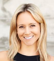 Laura Knapp's Instagram, Twitter & Facebook