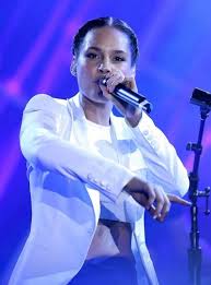 Black And Gold To The Super Bowl Song Alicia Keys To Sing National Anthem At Super Bowl Xlv11 Singer Celebrities Female National Anthem