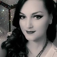 Alyssa Munsch's Instagram, Twitter & Facebook