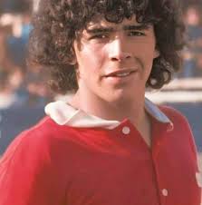 Nel lontano 1984, in questo locale ad Acerra venne il più grande giocatore  del mondo Diego Armando Maradona, con Pietro Puzone e Pasquale D'Angelo.  Chi se lo ricorda questo famoso locale?