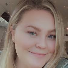 Emily Sasser's Instagram, Twitter & Facebook