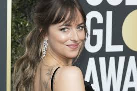 Aktorė Dakota Johnson: „Nemanau, kad norėdama būti gerbiama ir stipri turi  išsižadėti seksualumo“
