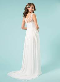 Um schmale schultern ein wenig breiter wirken zu lassen, sollten sie zu rundhalsausschnitten greifen und gemusterte oberteile oder oberteile mit aufnähern und großen logos tragen. Brautkleid Gesucht Die Top 10 Brautmode Laden In Berlin Himbeer