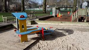 St james's park is at the very heart of london, covering 23 hectares (58 acres) and has a lake harbouring ducks, geese and pelicans. The Best Playgrounds In London Mummytravels