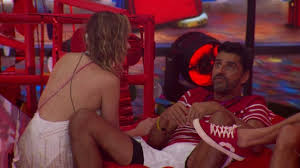 BBB 26: Ana Paula provoca e Cowboy se irrita e mostra os dedos do meio: "Chata pra caramba!"