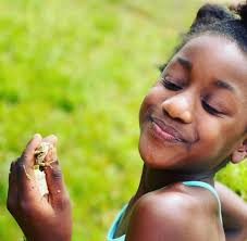 Textured hair stylist for wedding in October