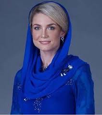 Yang berbahagia cik puan sofie louise johansson 6 jun 1986 di rystad, linköping, östergötland, sweden) merupakan isteri kepada yang teramat mulia dr. Sofie Louise Johansson De Anonima A Princesa En Malasia