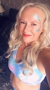 As most of you know, I am group exercise instructor delivering fitness  classes such as Clubbercise, Blockfit, Yoga and soon to start Boogie Bounce  In the east end (Barlanark, Mount Vernon) I'm