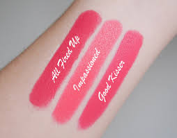 Mac all fired up retro matte lipstick review, swatches. Lippenstift Mac Impassioned Laura Von Eden