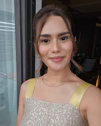 Abby Castillo's Instagram, Twitter & Facebook