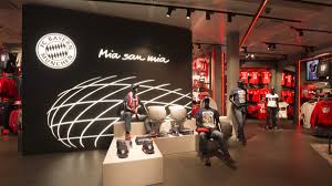 Neuer Fc Bayern Shop Und Wirtschaft In Innenstadt Munchen Sz De