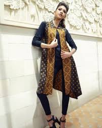 Baju pengantin jawa modern model kebaya modern, updated at: Cantik Menawan Dalam Nuansa Etnik Dengan 9 Rekomendasi Baju Batik Modern Wanita 2020