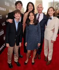 The leak of jeff bezos' intimate texts to his girlfriend has prompted multiple investigations into how someone could have gotten private information off the phone of the amazon founder. Jeff Bezos Affair With Hollywood Mogul S Wife That Sparked 140bn Divorce Lasted Eight Months And Saw Pair Share Sexy Selfies And Exotic Love Nest Holidays