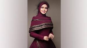 Despite arguably being the top name in modern malaysian pop music today, nurhaliza pays heed to the canon of folk songs and veteran stars. Malaysia Lockdown Siti Nurhaliza Rayakan Ultah Putrinya Di Rumah Keluarga Cantika Com