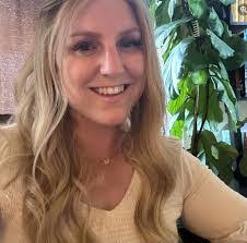 Kelly Encarnacao's Instagram, Twitter & Facebook