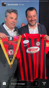 Guardando al passato, il foggia ha quasi sempre variato per il modello third della propria divisa da gioco. Lega Tifa Foggia Calcio Giu Le Mani Dalla Maglia Salvini Agnelli