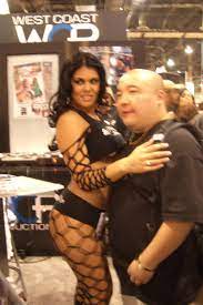 File:Olivia O'Lovely at AVN 2006 (84677187).jpg 