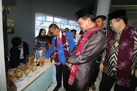 Badan ekonomi kreatif (bekraf) adalah lembaga pemerintah nonkementerian yang bertanggung jawab di bidang ekonomi kreatif. Pengembangan Ekonomi Kreatif Isi Padang Panjang Di Era Digital Diapresiasi Gemamedianet