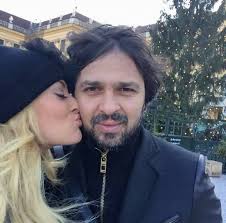 Câți bani câștigă răzvan munteanu. Delia AdevÄƒrul Despre CÄƒsnicia Ei Cum O RÄƒsfaÈ›Äƒ RÄƒzvan Munteanu Dcnews