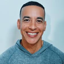 ZONA DEL PERREO (part. Natti Natasha y Becky G): traduction française de  Daddy Yankee