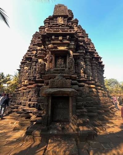 Located in Ambernath, Thane district, the Shiv Mandir, also known as Ambareshwar, is one of the oldest temple in the region. Its construction commenced during the reign of Shilhara King Chittaraja (1020-1035
