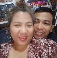 ES MEDIALDEA 😭😭 Please ipagdasal niyo siya. Isinakay umano sa ambulansya  si dating Executive Secretary Atty. Salvador Medialdea nitong Martes, Marso  18, mula sa Scheveningen Prison, The Hague, Netherlands, ayon sa isang ulat.