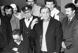 He was born in slobozia, the son of ştefan dinescu, a metalworker, and aurelia (born badea). Mircea Dinescu Despre Iliescu Nu I AdevÄƒrat Nu I AdevÄƒrat