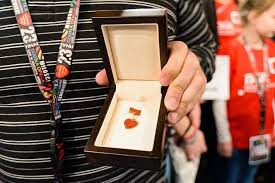 Usunięte serduszko wośp na licytację 38. Wosp 2020 Kto Kupil Zlote Serduszko Warszawa Super Express